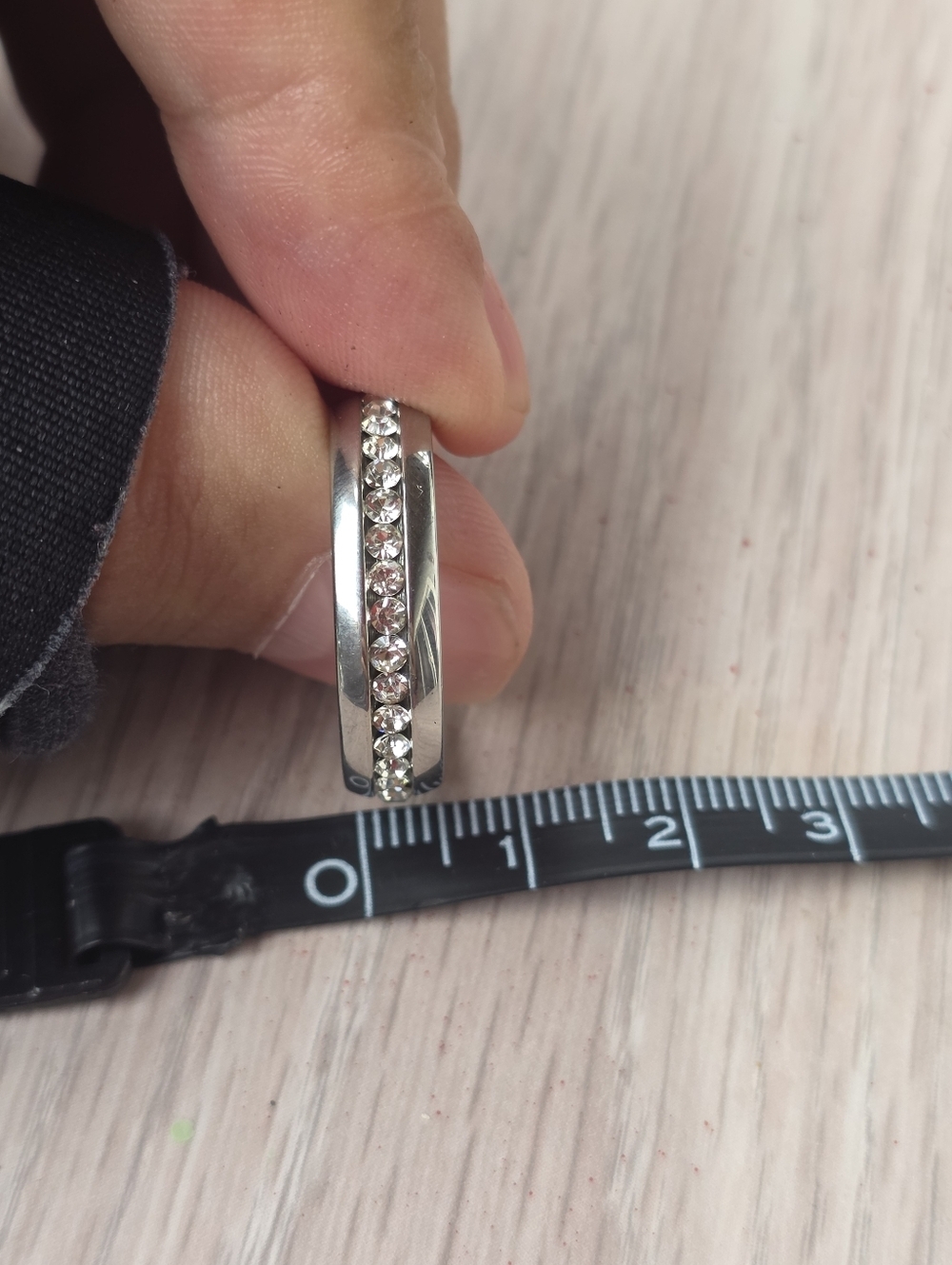 New Titanium & Cubic Zirconia Band Ring Size 11 - Picture 4 of 4